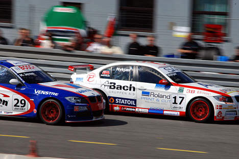 Fotofinish af format: Med 29/1000 sekund forspring foran Martin Jensen kører Michel Nykjær sin BMW 320 Si op på en samlet tredjeplads i DTC.